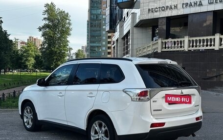Mitsubishi Outlander III рестайлинг 3, 2013 год, 1 050 000 рублей, 6 фотография
