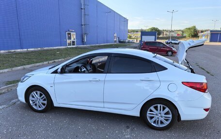 Hyundai Solaris II рестайлинг, 2013 год, 800 000 рублей, 3 фотография
