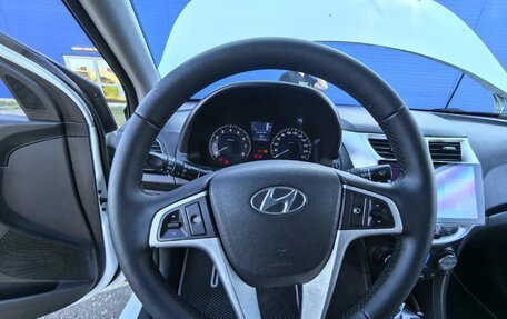 Hyundai Solaris II рестайлинг, 2013 год, 800 000 рублей, 21 фотография