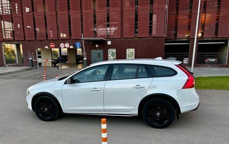 Volvo V60 Cross Country II, 2016 год, 2 390 000 рублей, 5 фотография