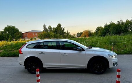 Volvo V60 Cross Country II, 2016 год, 2 390 000 рублей, 6 фотография