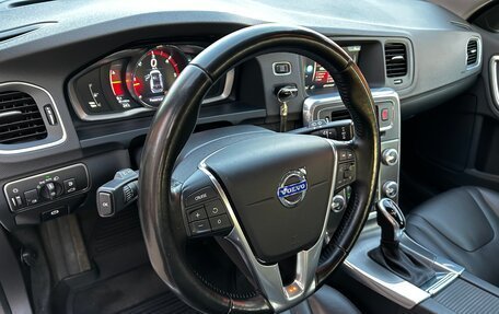 Volvo V60 Cross Country II, 2016 год, 2 390 000 рублей, 8 фотография