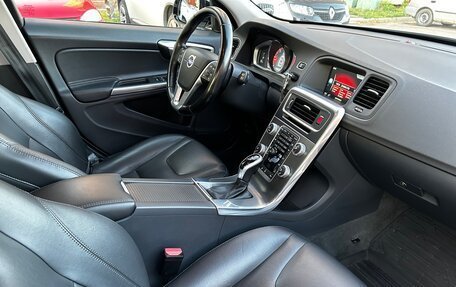 Volvo V60 Cross Country II, 2016 год, 2 390 000 рублей, 7 фотография