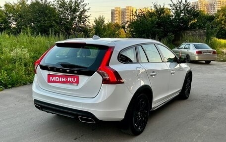 Volvo V60 Cross Country II, 2016 год, 2 390 000 рублей, 2 фотография