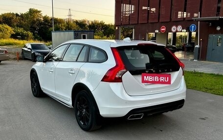 Volvo V60 Cross Country II, 2016 год, 2 390 000 рублей, 4 фотография