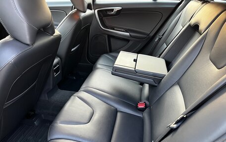 Volvo V60 Cross Country II, 2016 год, 2 390 000 рублей, 12 фотография