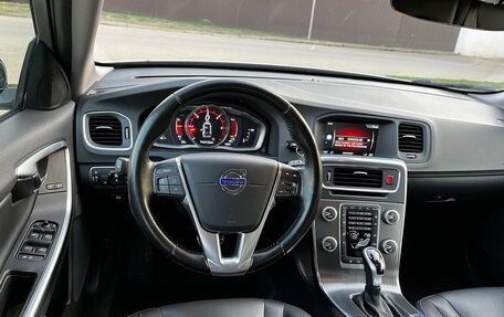 Volvo V60 Cross Country II, 2016 год, 2 390 000 рублей, 13 фотография