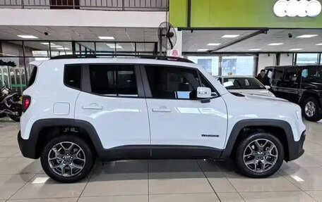 Jeep Renegade I рестайлинг, 2019 год, 1 272 000 рублей, 6 фотография