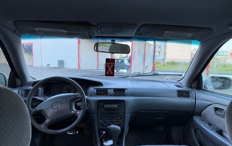 Toyota Camry, 2000 год, 235 000 рублей, 10 фотография