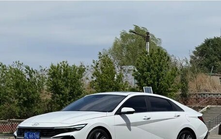 Hyundai Elantra, 2023 год, 1 350 000 рублей, 2 фотография