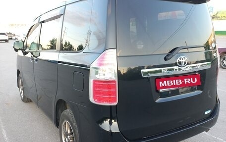 Toyota Noah III, 2010 год, 1 315 000 рублей, 5 фотография