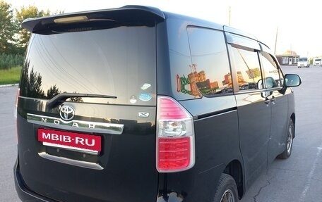 Toyota Noah III, 2010 год, 1 315 000 рублей, 6 фотография