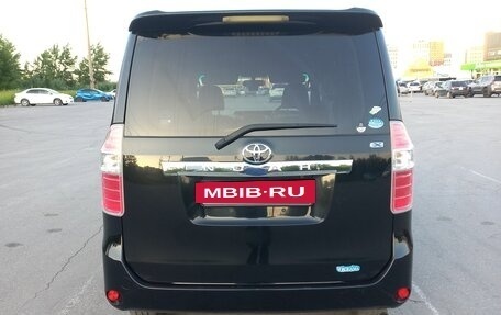 Toyota Noah III, 2010 год, 1 315 000 рублей, 7 фотография