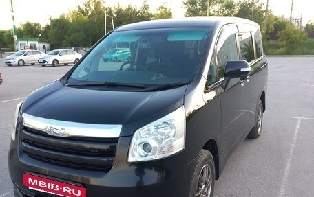 Toyota Noah III, 2010 год, 1 315 000 рублей, 3 фотография