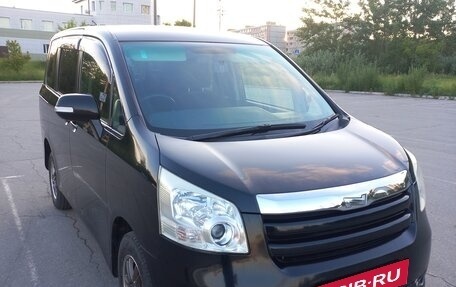Toyota Noah III, 2010 год, 1 315 000 рублей, 4 фотография