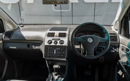 Volkswagen Touran III, 2010 год, 820 000 рублей, 6 фотография