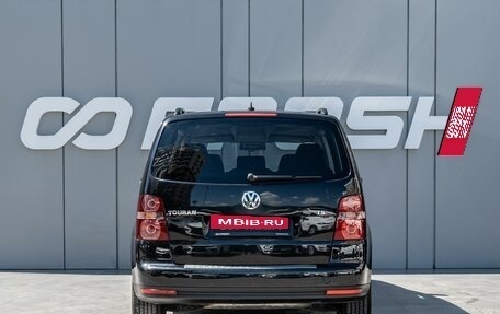 Volkswagen Touran III, 2010 год, 820 000 рублей, 4 фотография