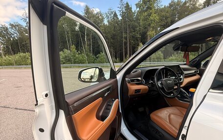 Toyota Highlander, 2021 год, 4 400 000 рублей, 5 фотография