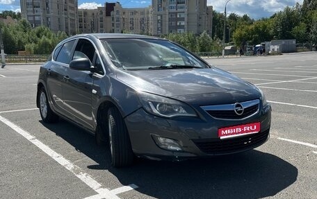 Opel Astra J, 2011 год, 530 000 рублей, 1 фотография