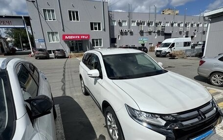 Mitsubishi Outlander III рестайлинг 3, 2017 год, 1 900 000 рублей, 1 фотография