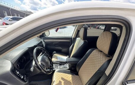 Mitsubishi Outlander III рестайлинг 3, 2017 год, 1 900 000 рублей, 2 фотография