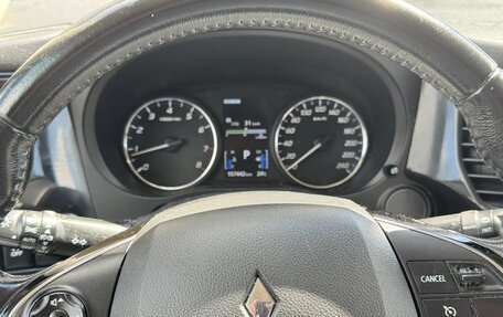 Mitsubishi Outlander III рестайлинг 3, 2017 год, 1 900 000 рублей, 4 фотография
