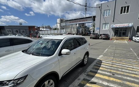 Mitsubishi Outlander III рестайлинг 3, 2017 год, 1 900 000 рублей, 7 фотография