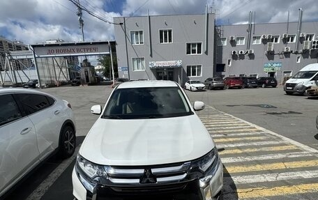 Mitsubishi Outlander III рестайлинг 3, 2017 год, 1 900 000 рублей, 5 фотография