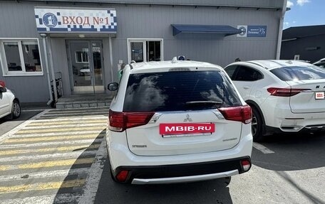 Mitsubishi Outlander III рестайлинг 3, 2017 год, 1 900 000 рублей, 9 фотография