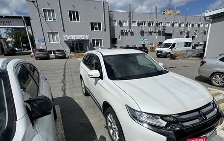 Mitsubishi Outlander III рестайлинг 3, 2017 год, 1 900 000 рублей, 6 фотография
