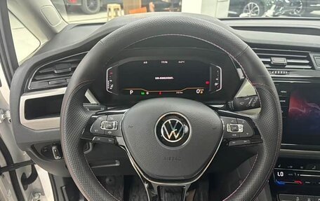 Volkswagen Touran III, 2023 год, 2 040 285 рублей, 8 фотография