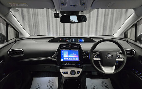 Toyota Prius IV XW50, 2018 год, 1 750 000 рублей, 12 фотография