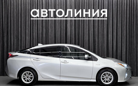Toyota Prius IV XW50, 2018 год, 1 750 000 рублей, 5 фотография