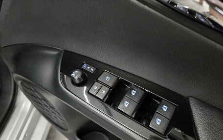 Toyota Prius IV XW50, 2018 год, 1 750 000 рублей, 18 фотография