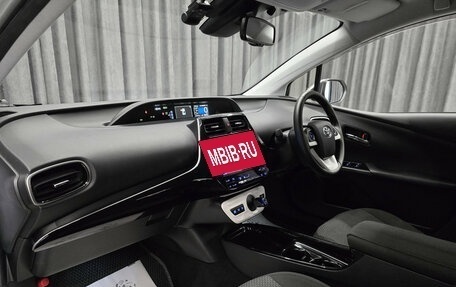 Toyota Prius IV XW50, 2018 год, 1 750 000 рублей, 15 фотография