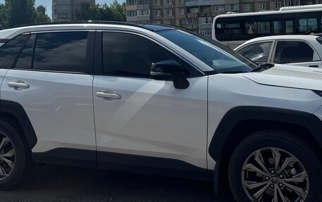 Toyota RAV4, 2024 год, 4 050 000 рублей, 3 фотография