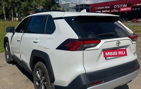 Toyota RAV4, 2024 год, 4 050 000 рублей, 6 фотография