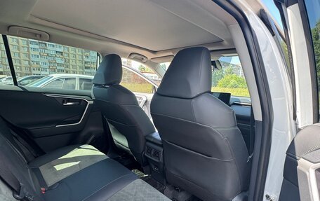 Toyota RAV4, 2024 год, 4 050 000 рублей, 18 фотография