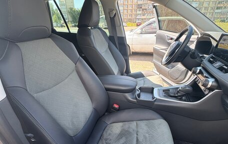 Toyota RAV4, 2024 год, 4 050 000 рублей, 20 фотография