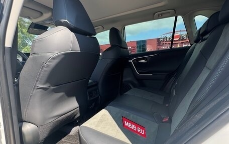 Toyota RAV4, 2024 год, 4 050 000 рублей, 16 фотография