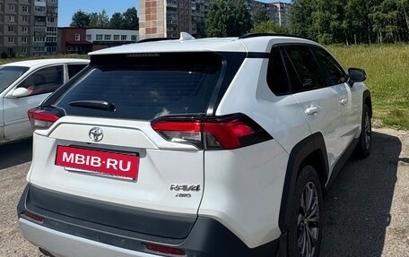 Toyota RAV4, 2024 год, 4 050 000 рублей, 24 фотография