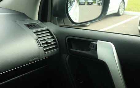 Toyota Land Cruiser Prado 150 рестайлинг 2, 2021 год, 5 460 000 рублей, 13 фотография