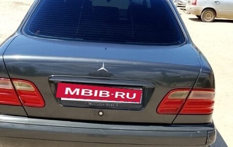 Mercedes-Benz E-Класс, 2000 год, 400 000 рублей, 4 фотография