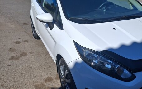 Ford Fiesta, 2015 год, 850 000 рублей, 3 фотография
