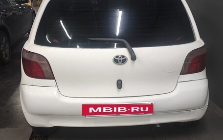 Toyota Vitz, 2000 год, 310 000 рублей, 2 фотография