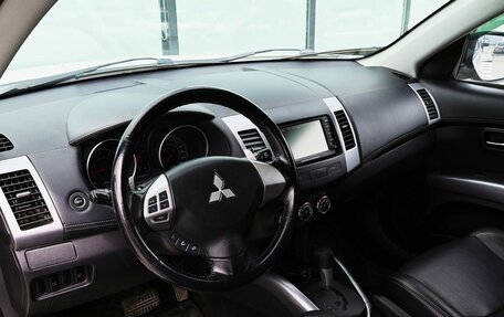 Mitsubishi Outlander III рестайлинг 3, 2010 год, 1 229 000 рублей, 15 фотография