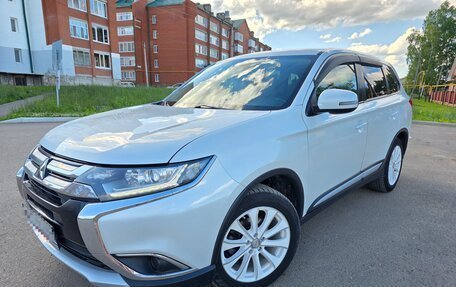 Mitsubishi Outlander III рестайлинг 3, 2015 год, 1 499 000 рублей, 3 фотография