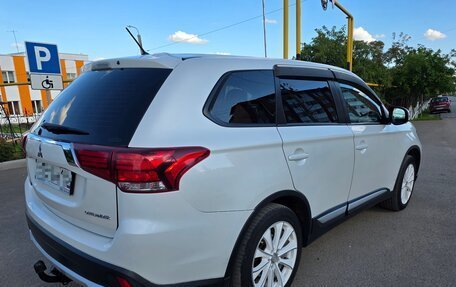 Mitsubishi Outlander III рестайлинг 3, 2015 год, 1 499 000 рублей, 13 фотография