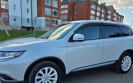 Mitsubishi Outlander III рестайлинг 3, 2015 год, 1 499 000 рублей, 8 фотография