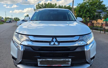 Mitsubishi Outlander III рестайлинг 3, 2015 год, 1 499 000 рублей, 9 фотография
